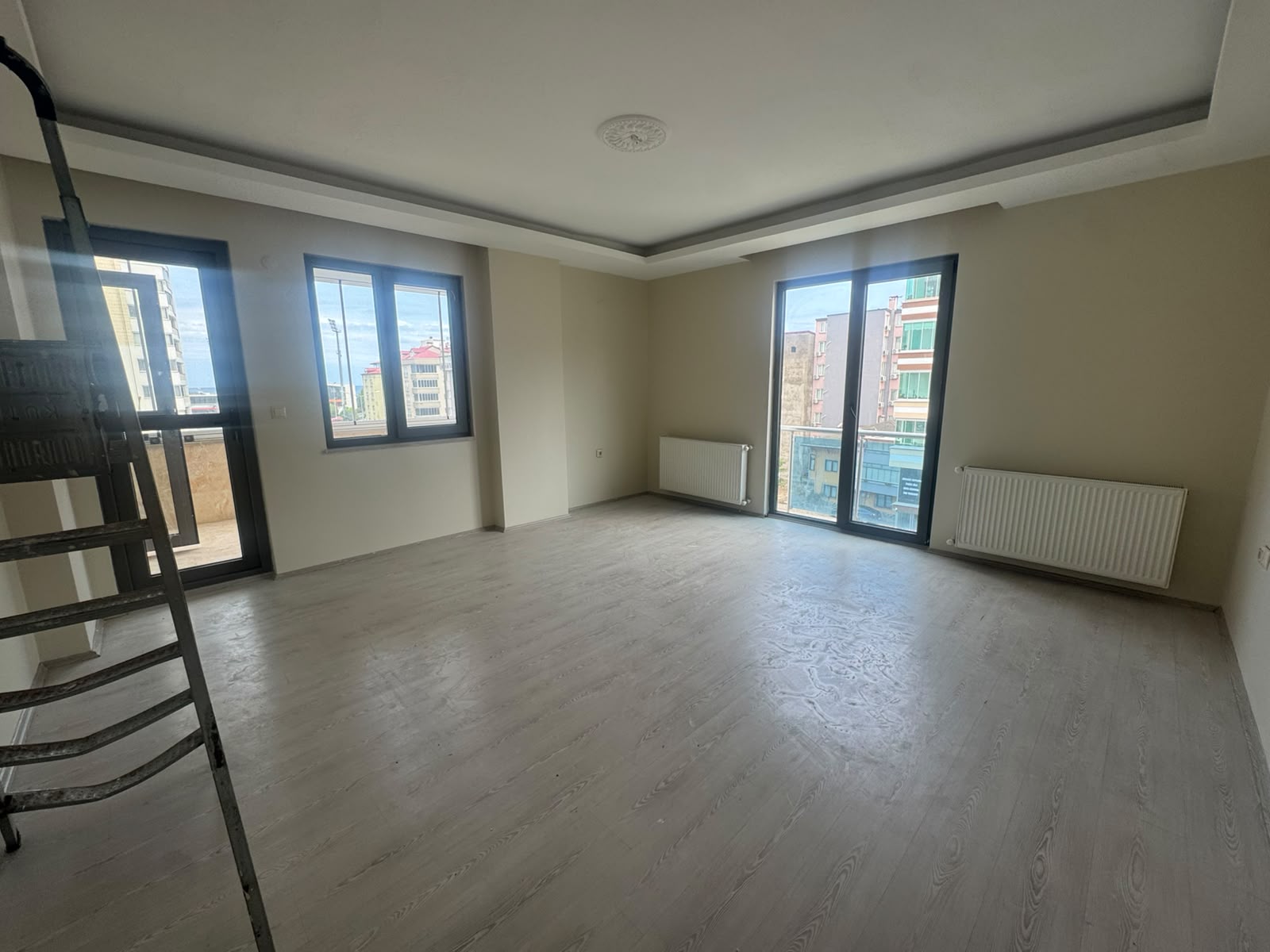 SÖĞÜTLÜ DE CUMHURİYET BULVARINDA KİRALIK DAİRE